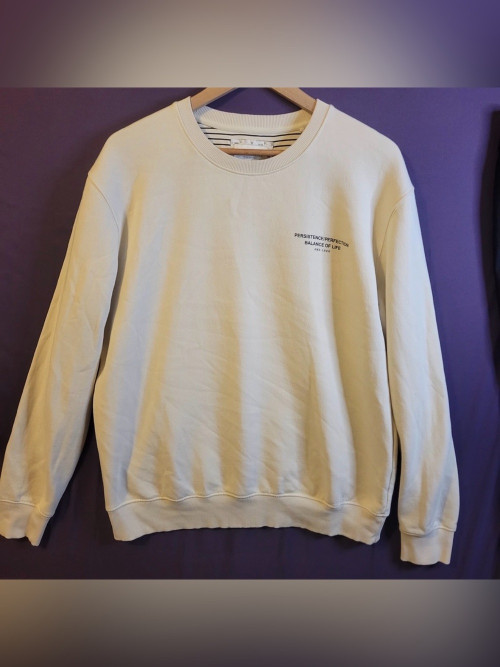 Denim & Flower Women's Ricky
Singh Cream Crewneck
Sweatshirt. Size L